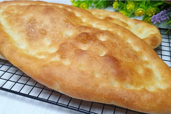 Свежий грузинский хлеб